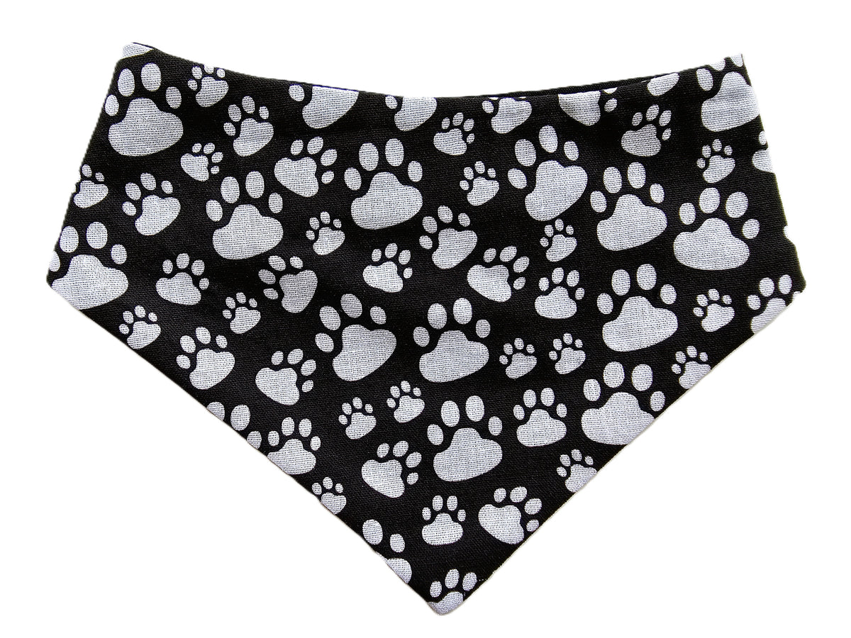 🐾 White Paws on Black Dog Bandana 🐾