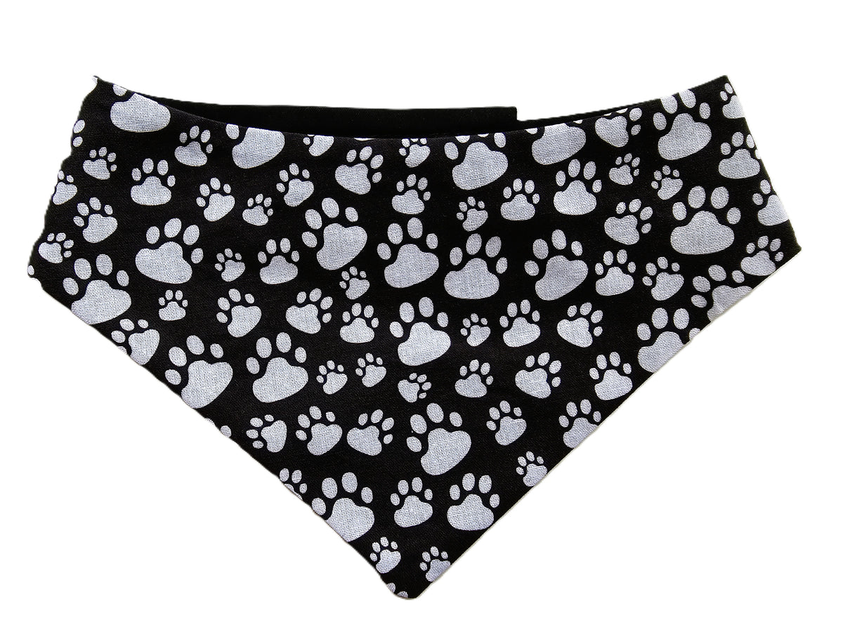 🐾 White Paws on Black Dog Bandana 🐾